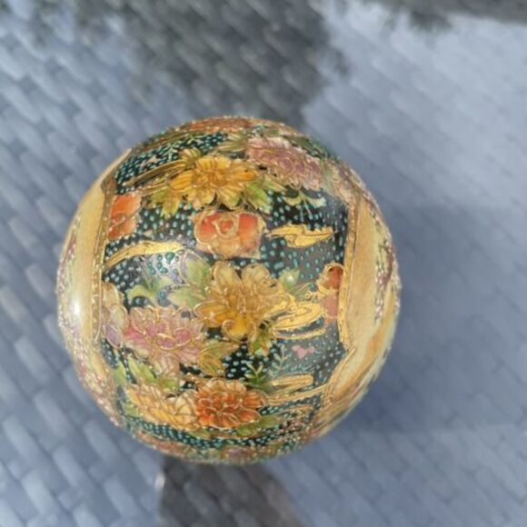 Vintage Japanese Hand-Painted Satsuma Moriage Goso Blue Egg Sculpture - Picture 5 of 12